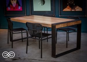 Lire la suite à propos de l’article TABLE AVEC LAMBOURDES CHENE MASSIF