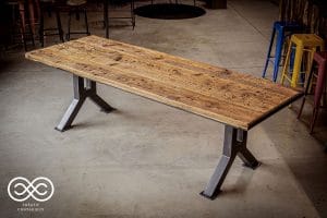 Lire la suite à propos de l’article TABLE EN VIEUX BOIS