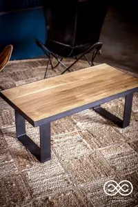 Table basse avec cadre metal