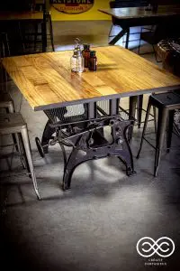 Table haute avec pied de machine outil