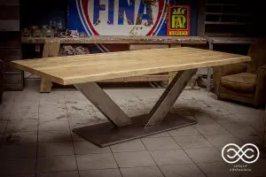 Lire la suite à propos de l’article TABLE PIED CENTRAL EN V