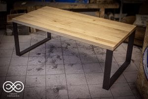 Lire la suite à propos de l’article TABLE TRAVERSES CHÊNE MASSIF