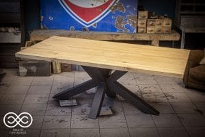 Lire la suite à propos de l’article TABLE PIED MIKADO / ETOILE