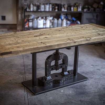 TABLE D'EXCEPTION PIED FONTE - Créatif Contagieux copie