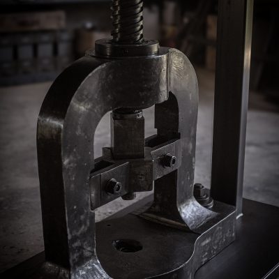 TABLE D'EXCEPTION PIED FONTE - Industriel copie